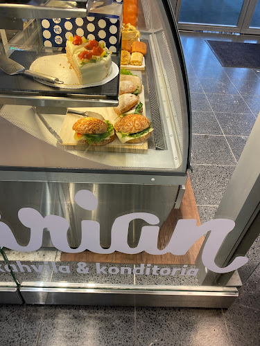 Marian Konditoria, Niitty