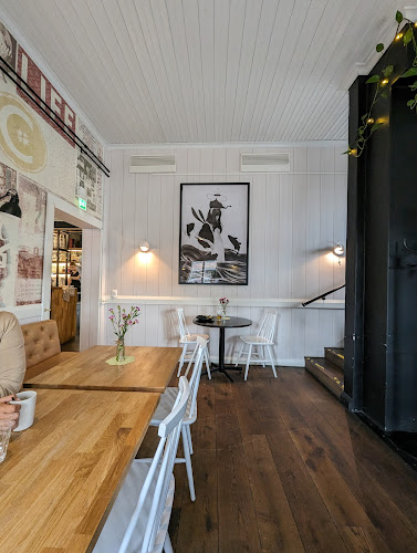 Cafe Rooster Phone number