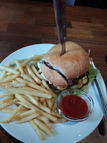 Akix Kaffe ja Piffi Ravintola - Ravintola-ala