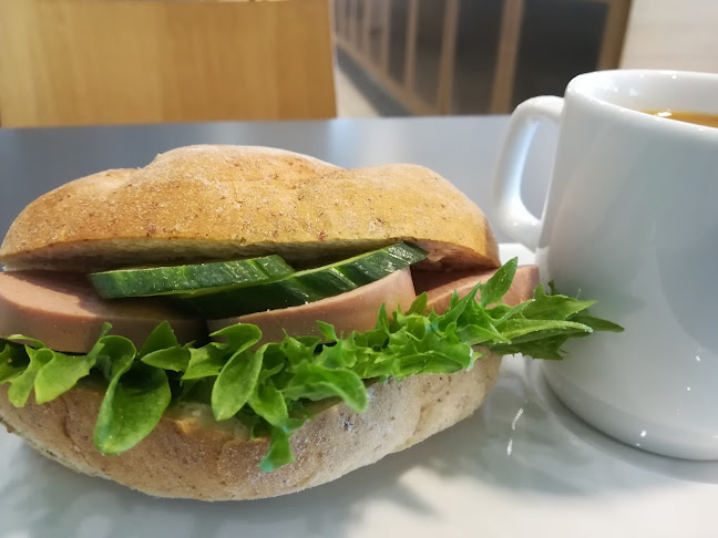 Comments and reviews of Leipomo Salonen