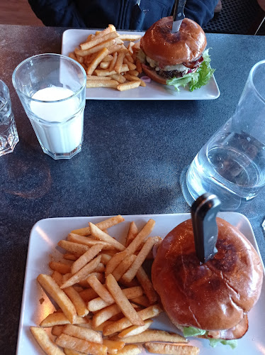 Fat Bull's - Gastrohouse Phone number