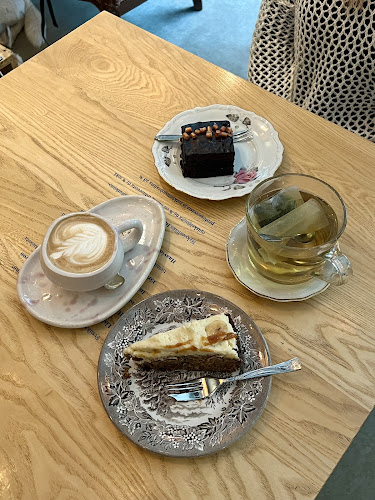 Ihana Kahvila Baari Phone number