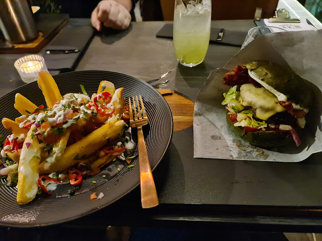 Comentarii opinii despre Burgers & Wine