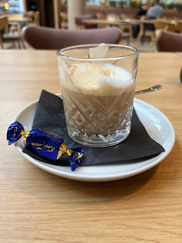 Opinii despre Kulmakonditoria Tikkuri în Vantaa - Ravintola-ala