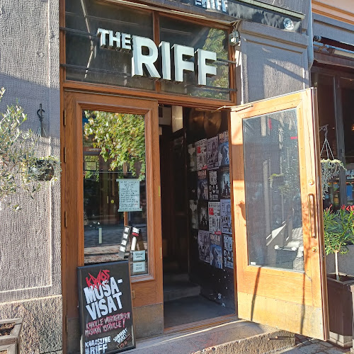 Comentarii opinii despre The Riff